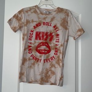 Elizabeth and James Top